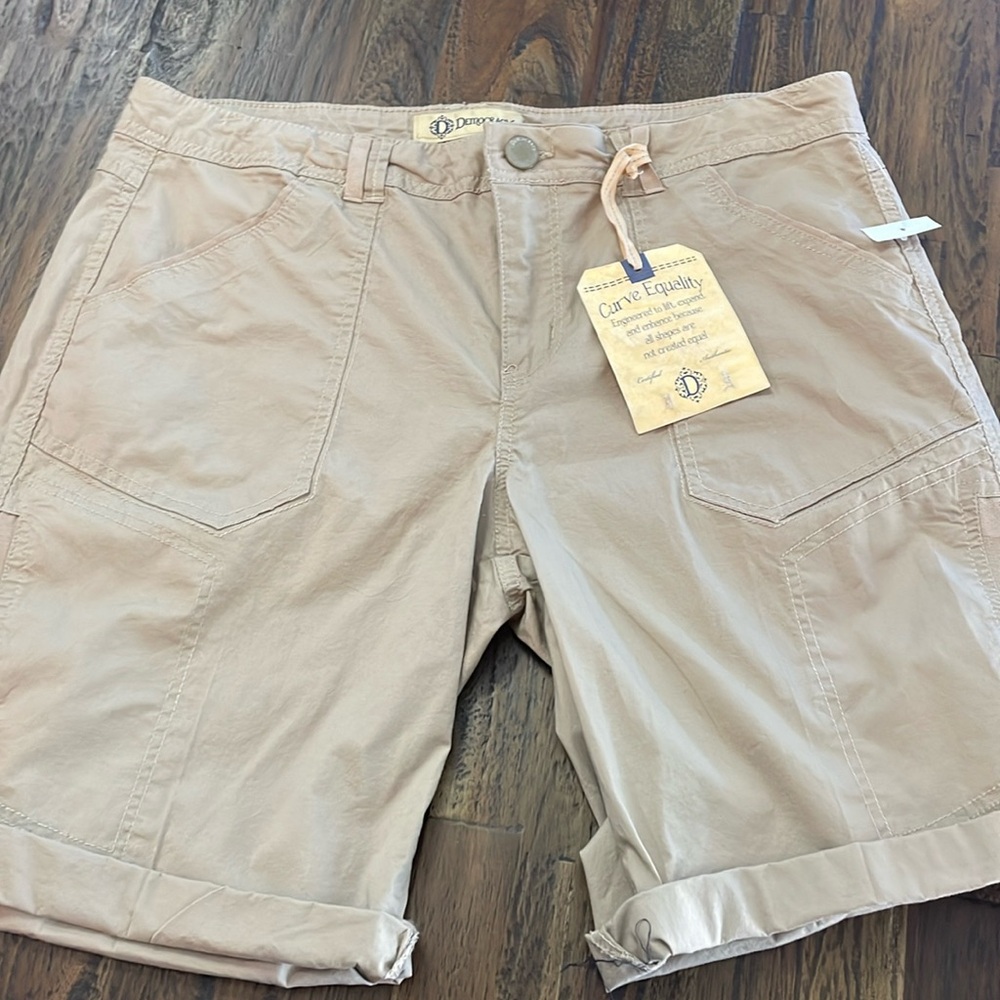 Democracy shorts  size 14